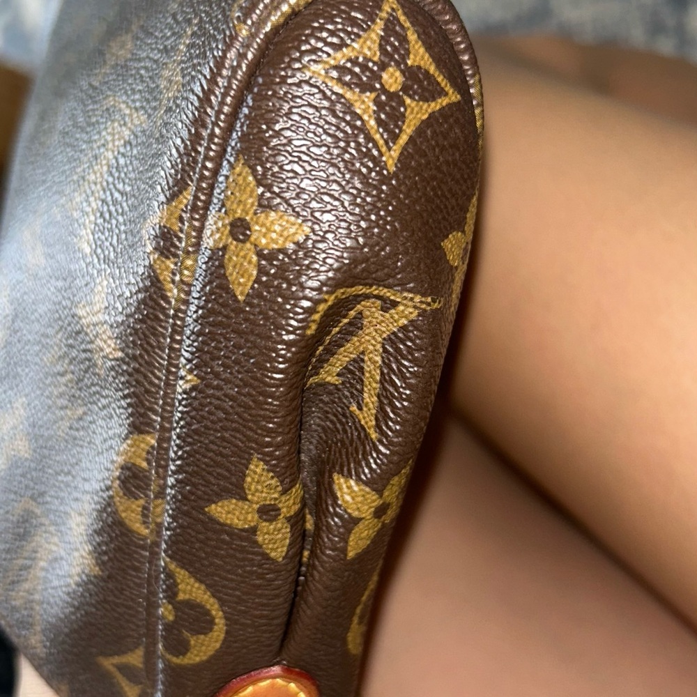 Brown and Gold Chain Shoulder Bag - Picture 8 of 11